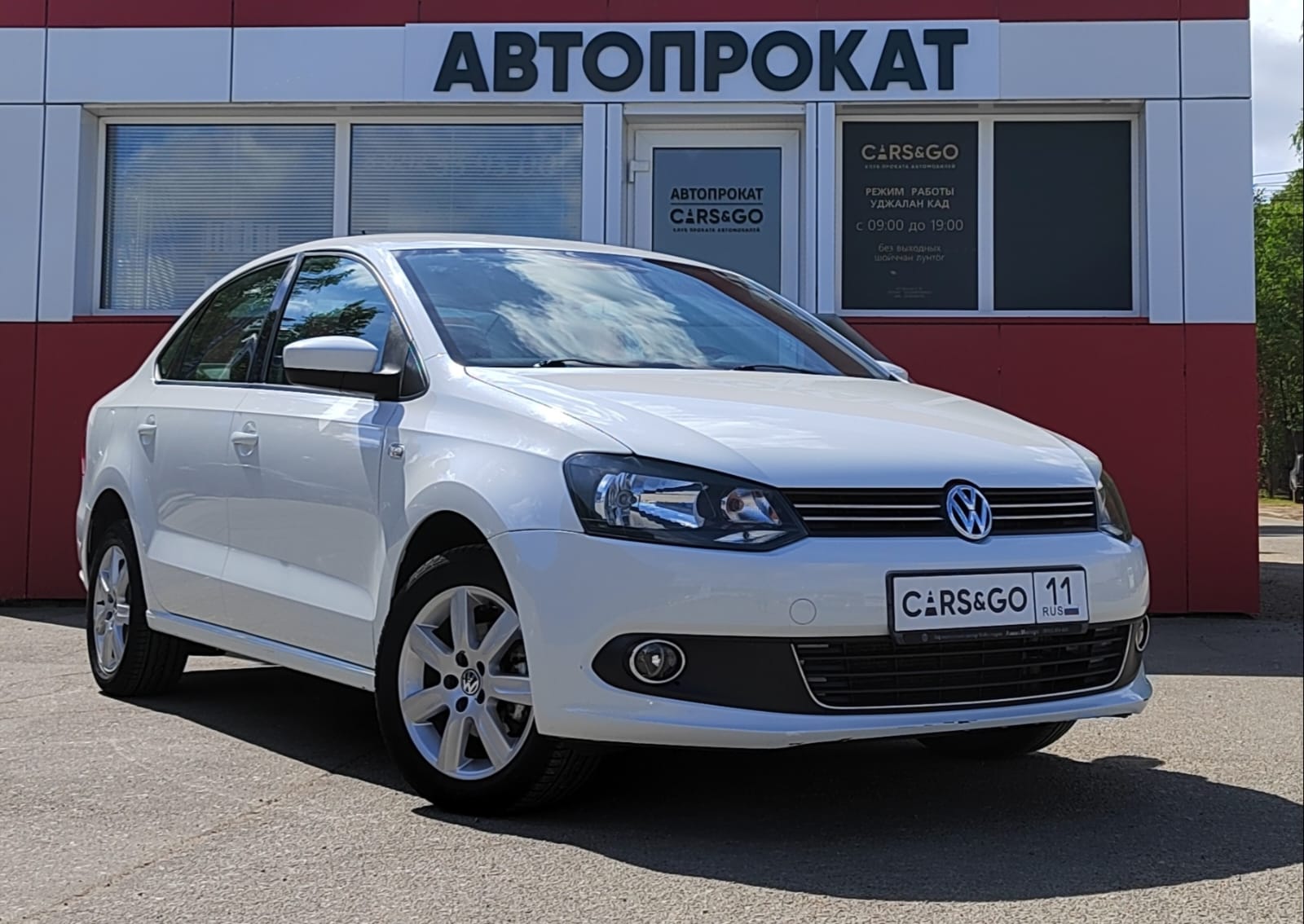 Аренда Volkswagen Polo Белый в Сыктывкаре без водителя